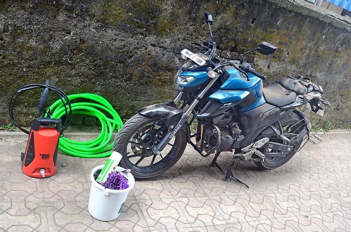How to properly wash your two-wheeler